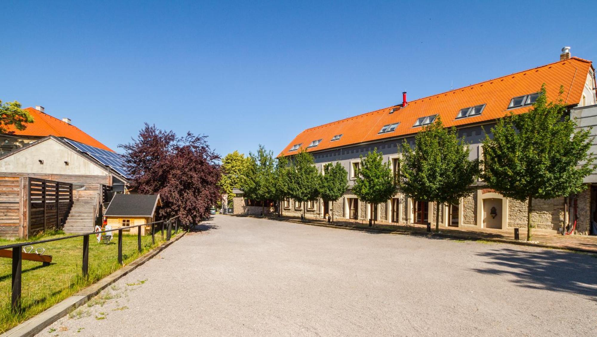 Chateau Nightingales Hostoun 외부 사진